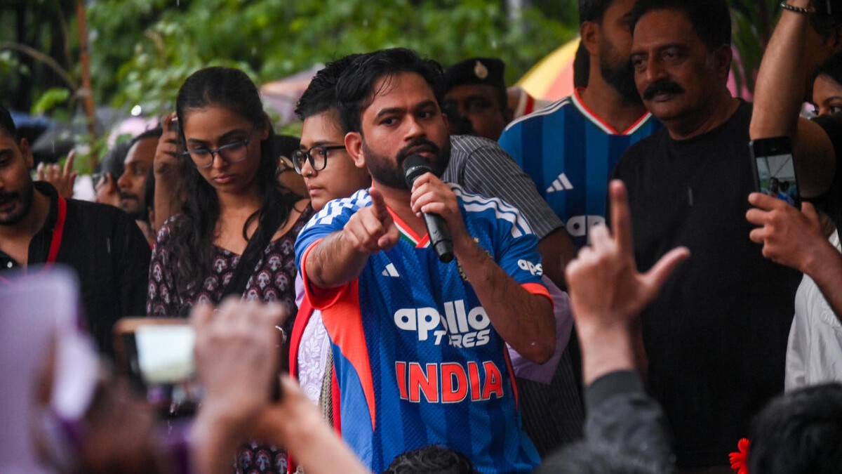 CJP's Abhijeet Dipke slams 'communal politics,' in Bengaluru protest
