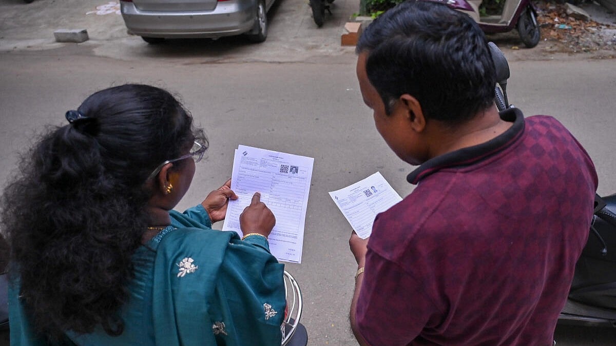 Election revision: Karnataka's Special Intensive Revision has left voters confused as BLOs give conflicting guidance on SIR forms, names, spellings and house visits. The CEO has ordered doorstep distribution and wider help at Voter Facilitation Centres.
