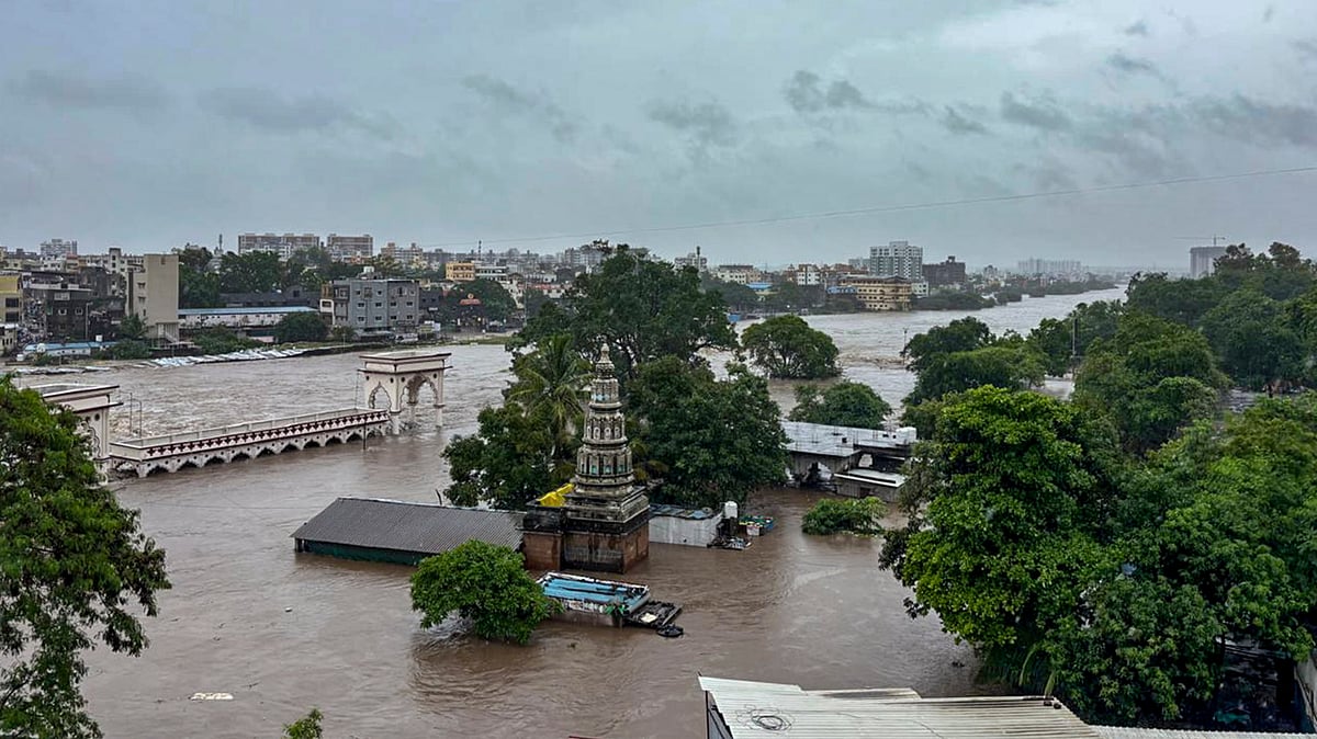 Heavy monsoon rains continued to lash parts of Maharashtra, including state capital Mumbai, on Monday even as the death toll from rain-related incidents in the state in the last three to four days climbed to 15.