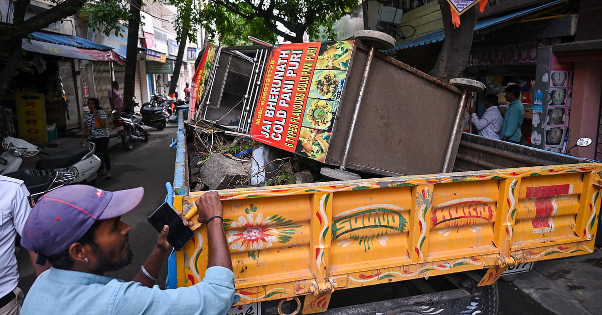 Bengaluru Vendors Plan Citywide Bandh Over Footpath Evictions
