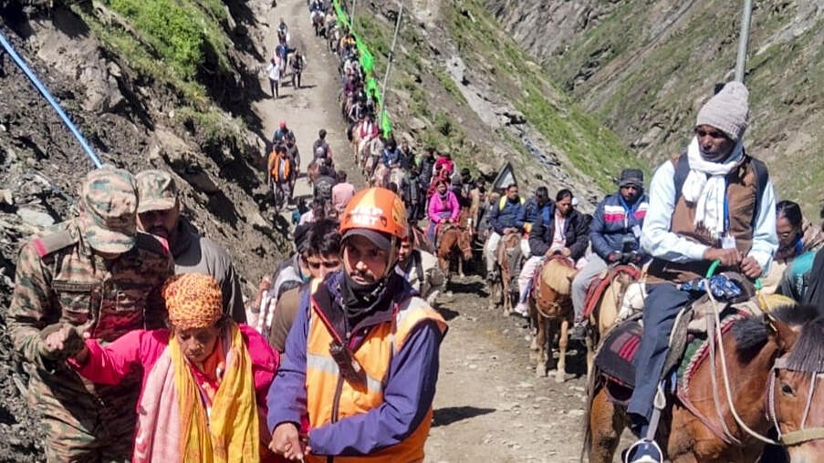 Amarnath yatra crosses 3 lakh pilgrims in record 12 days