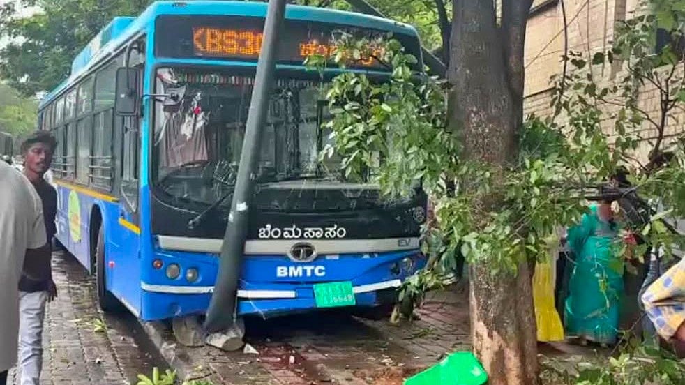 Auto driver dies after BMTC e-bus rams his vehicle near K R Circle in Bengaluru