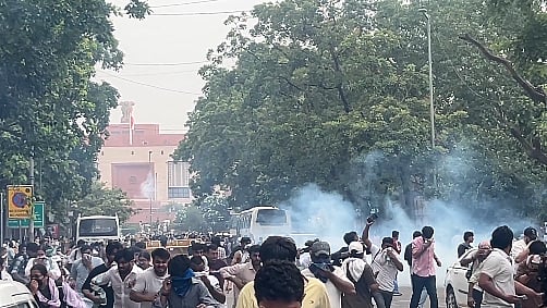 Tear gas, lathi charge: Police use force to disperse CJP protesters near Parliament House