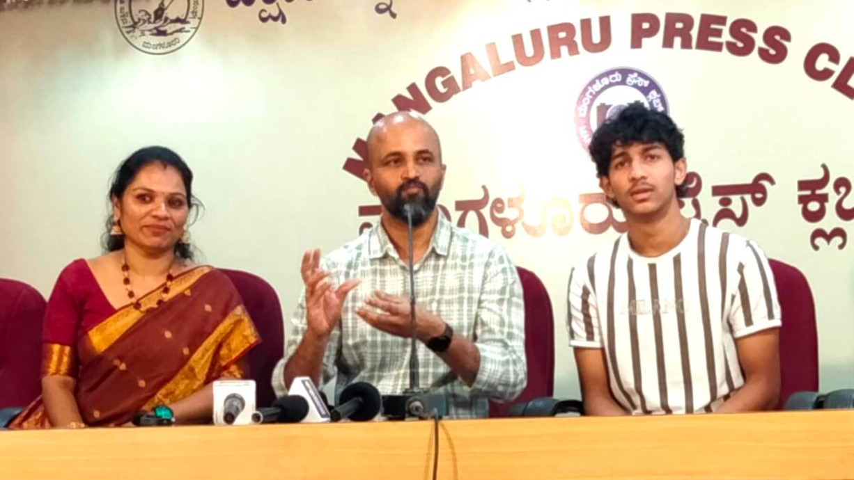 Sumanth Bhat, the director of Mithya, a Kannada film that won the best film award at the 72nd National Film Awards, speaks to the media in Mangaluru. Best Supporting Actor (Female) winners for Roopashree Varkadi and Best Child Artist Athish Shetty watch. Photo DH