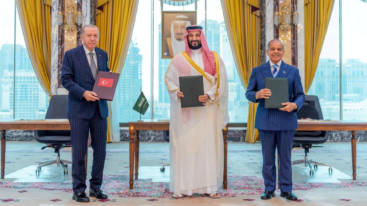 Pakistan: Saudi Arabia, Turkiye sign joint defence pact amid tensions today