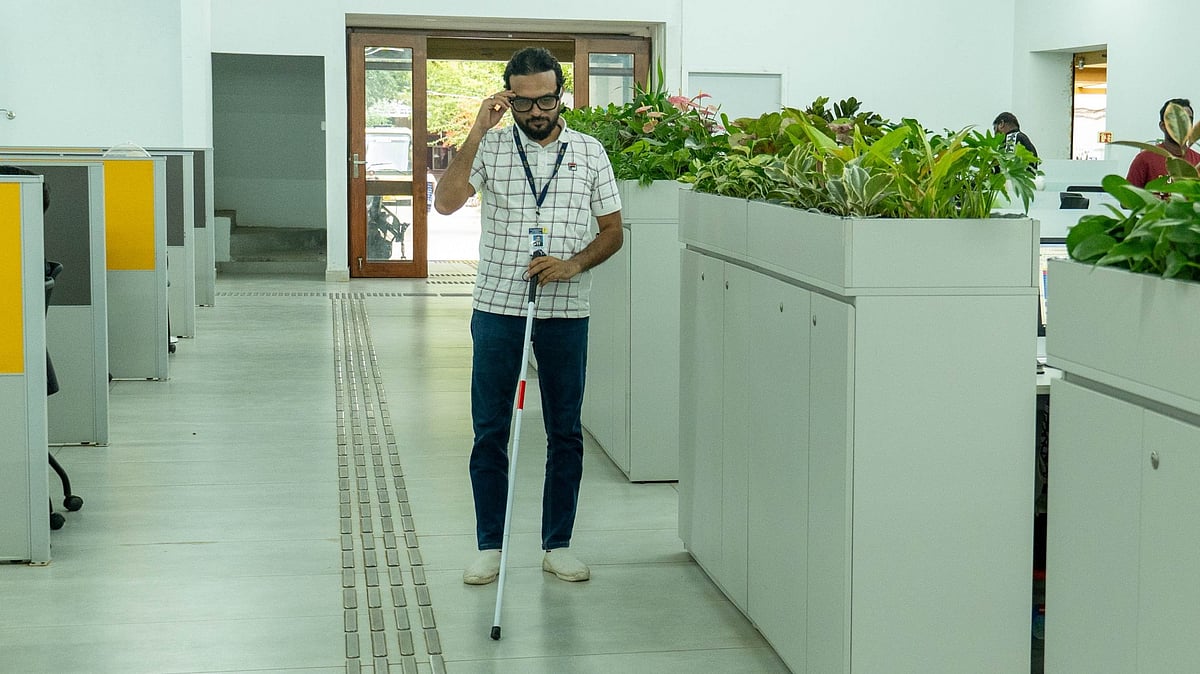 For the blind, smart glasses are opening a new world. Then comes the privacy question