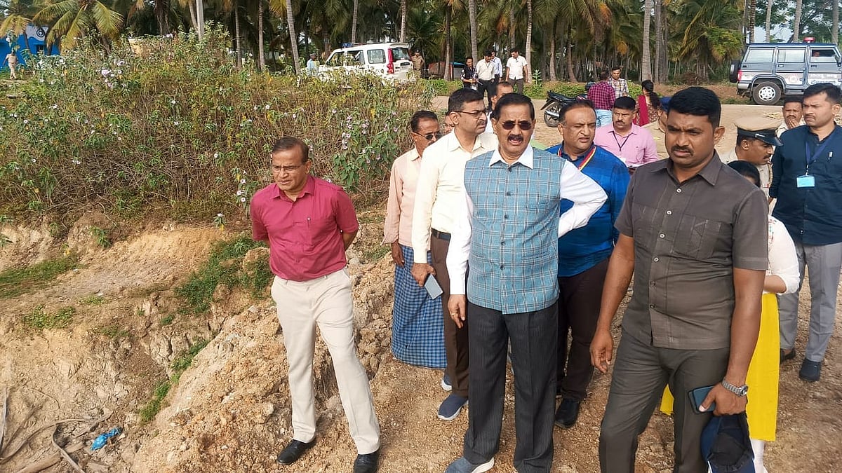 Upalokayuktha Veerappa inspects Chikkarasikere lake over encroachment concerns in Mandya district