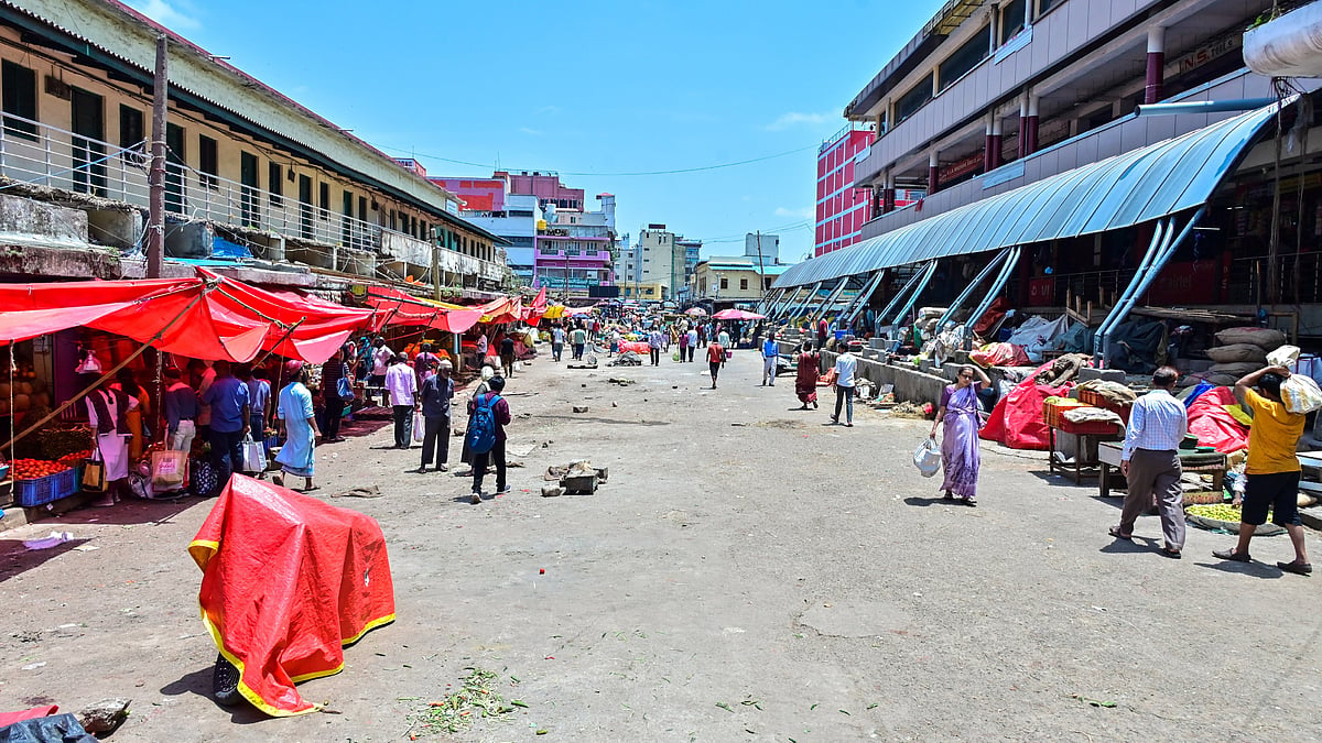 Goods vehicles entering KR Market may soon pay up to Rs 350 entry fee