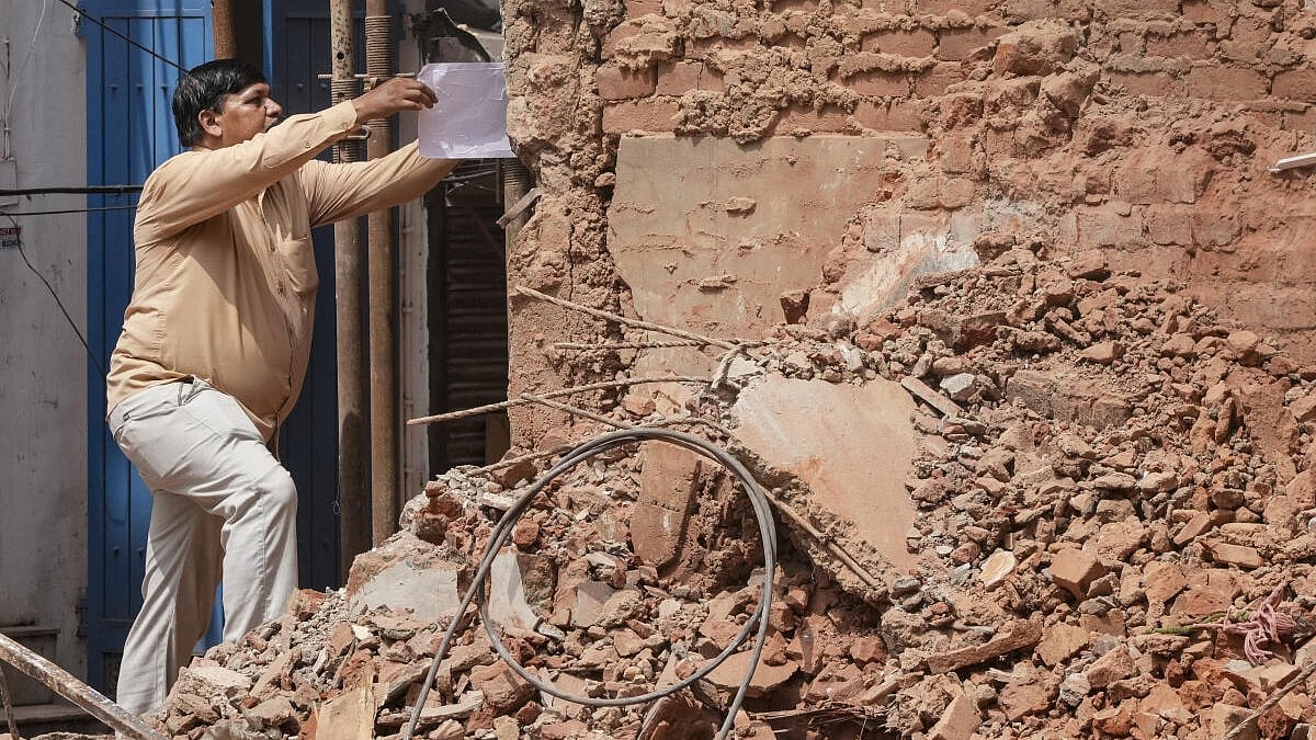 Delhi: Women students forced to vacate at midnight after safety concerns in building near collapsed PG