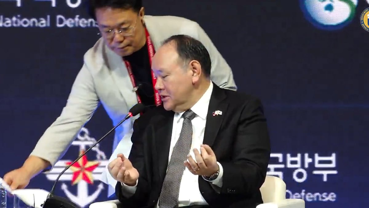 The already strained China-Philippines diplomatic relations escalated further when the two countries got engaged in a public war of words over Beijing's increasingly aggressive pursuit of maritime claims in the South China Sea.