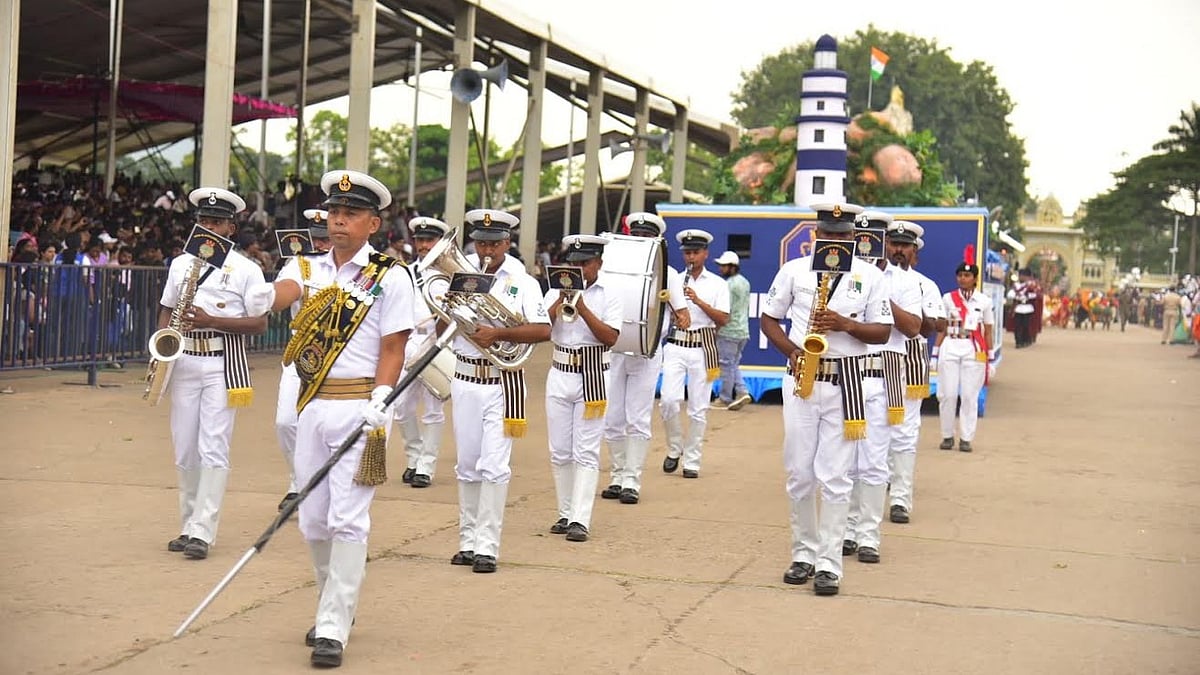 Film stars, sports achievers, military bands light up Mysuru’s Vijayadashami procession