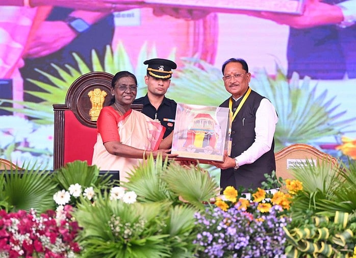 President Smt. Droupadi Murmu Appreciates the Unique Traditions and Tribal Culture of Bastar Dussehra