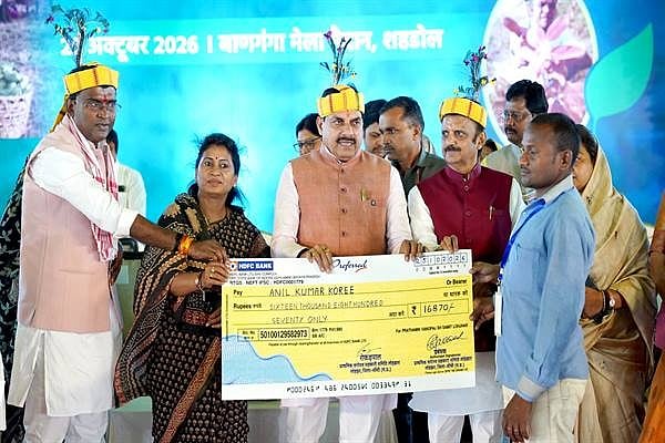 CM Dr. Yadav Distributes ₹22.89 Cr Bonus to over 9.77 Lakh Tendu Leaf Collectors in Shahdol