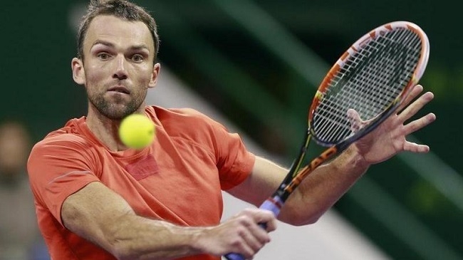 Karlovic knocks out Robredo