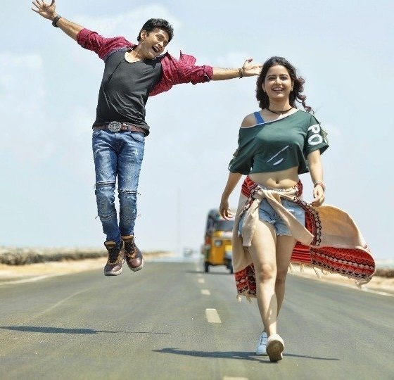 A lousy road film that veers off track