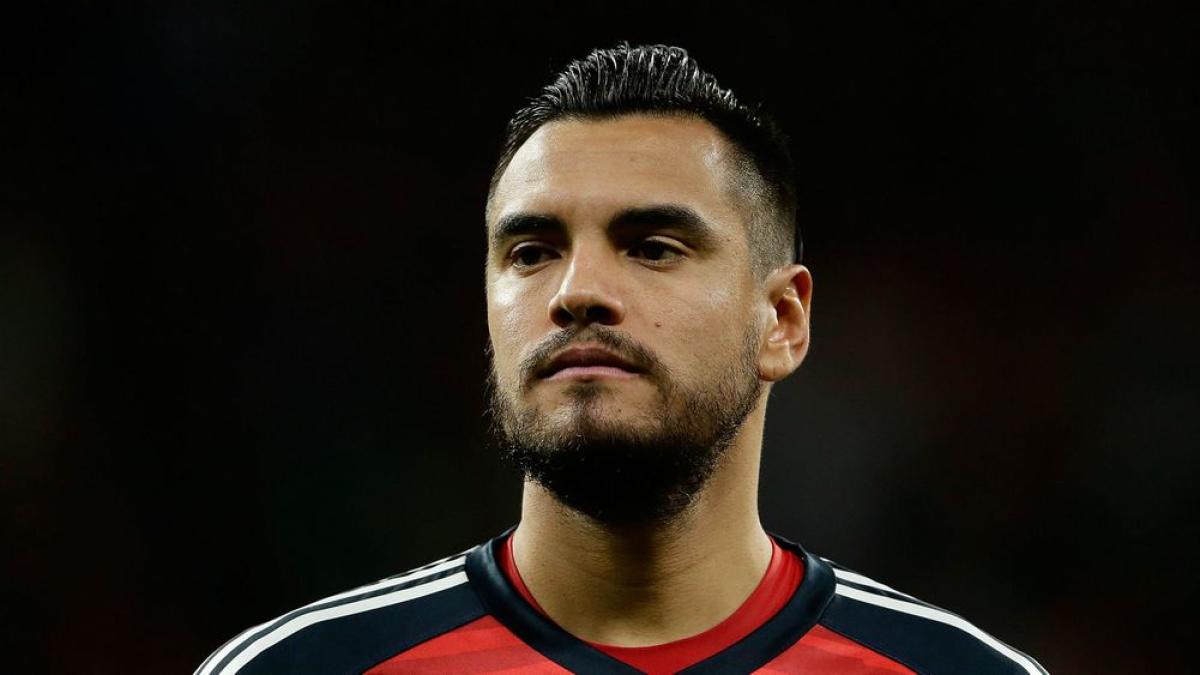 Argentina goalie Romero out with knee injury