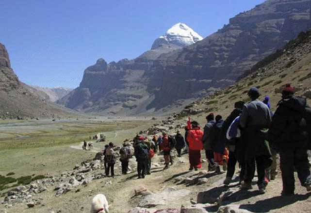Mansarovar pilgrims airlifted to avoid risks