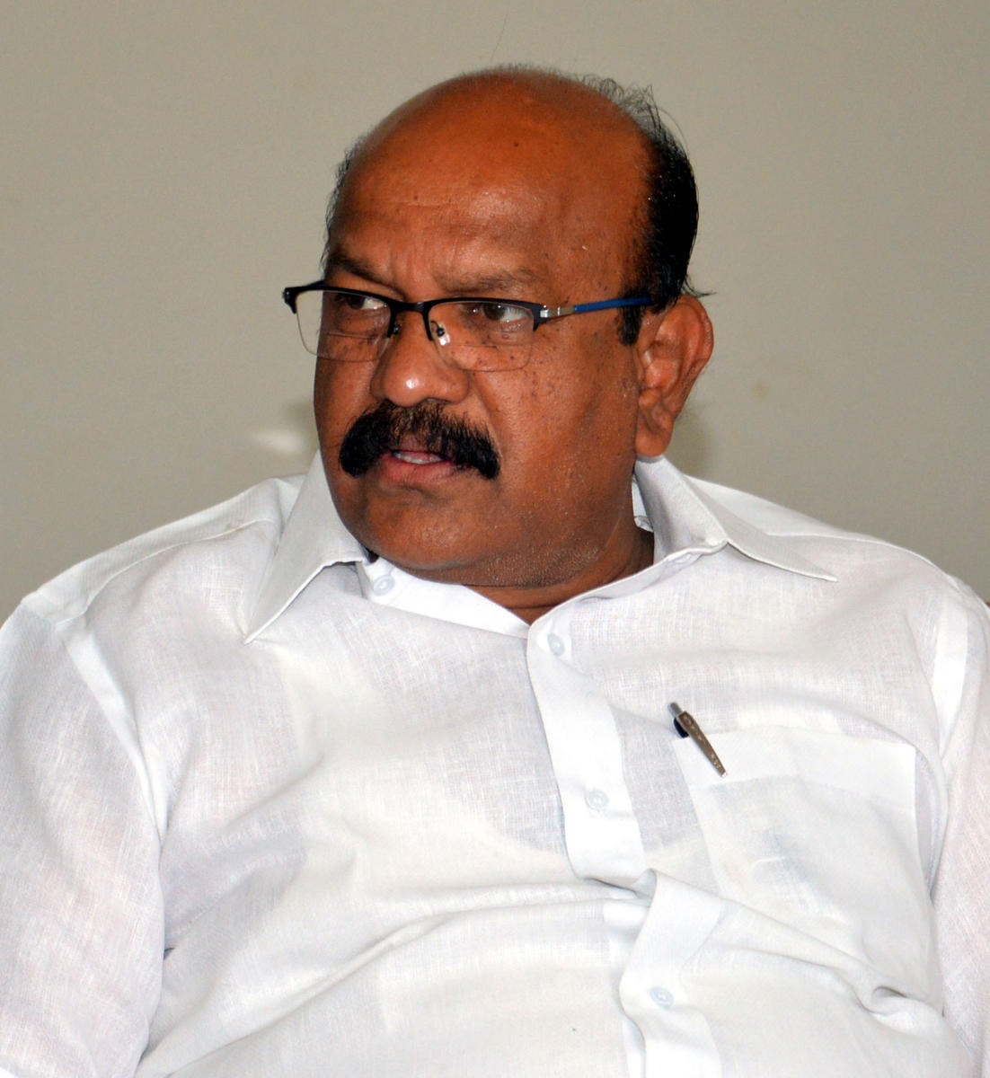 MLA Umesh Jadhav injured in bullock cart race mishap