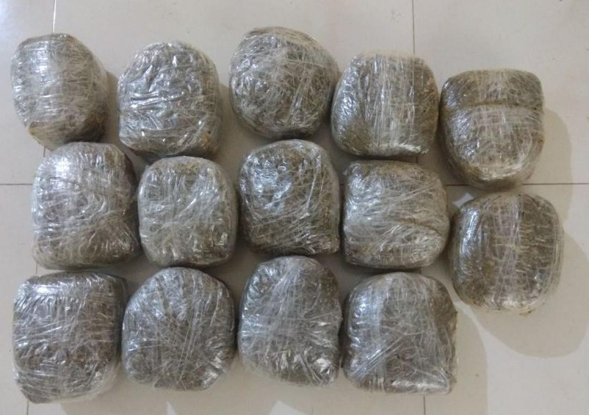 3 arrested for peddling ganja on roadside