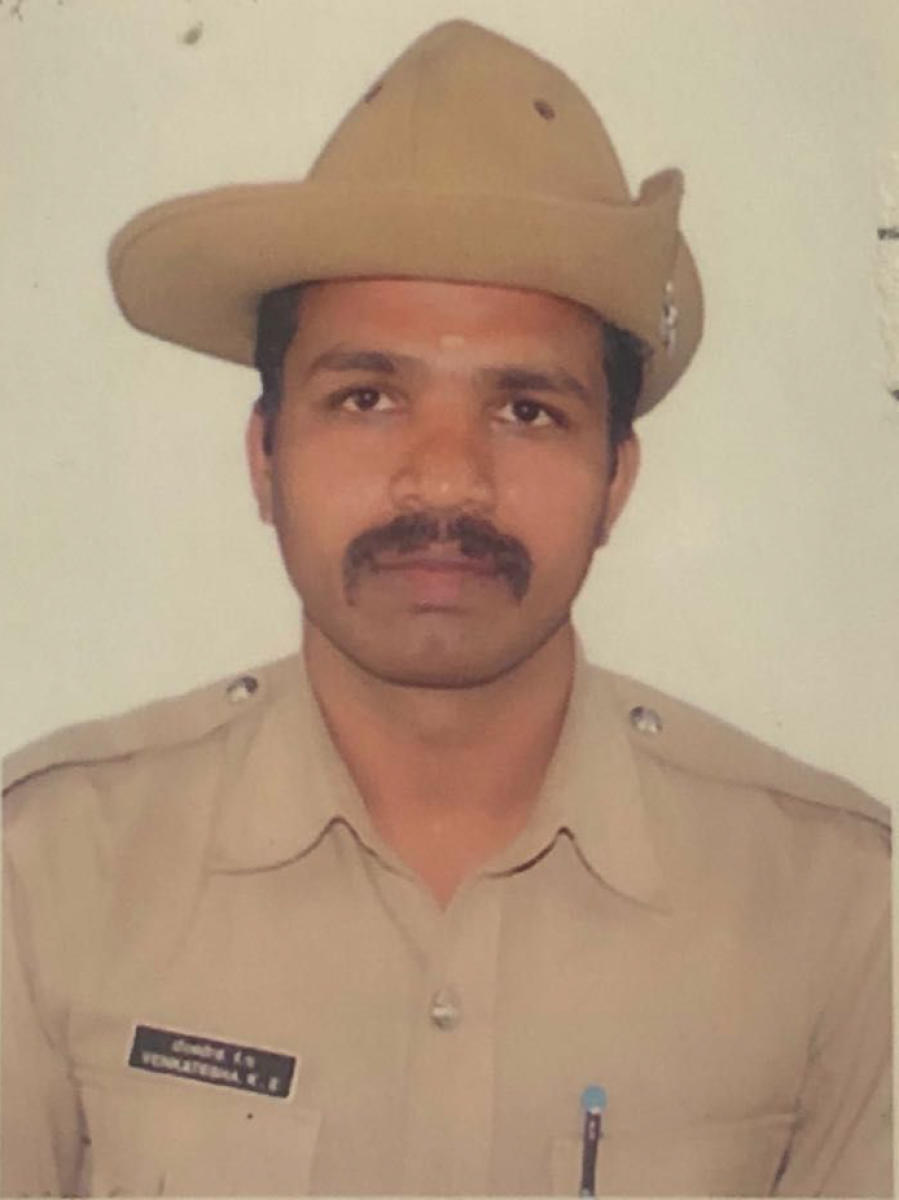 Cop earns honeymoon trip for brave act