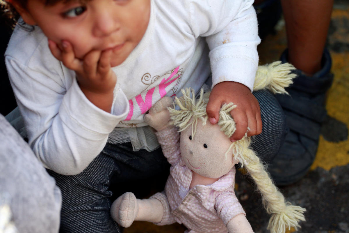 Kids cradling preference may indicate social disorder