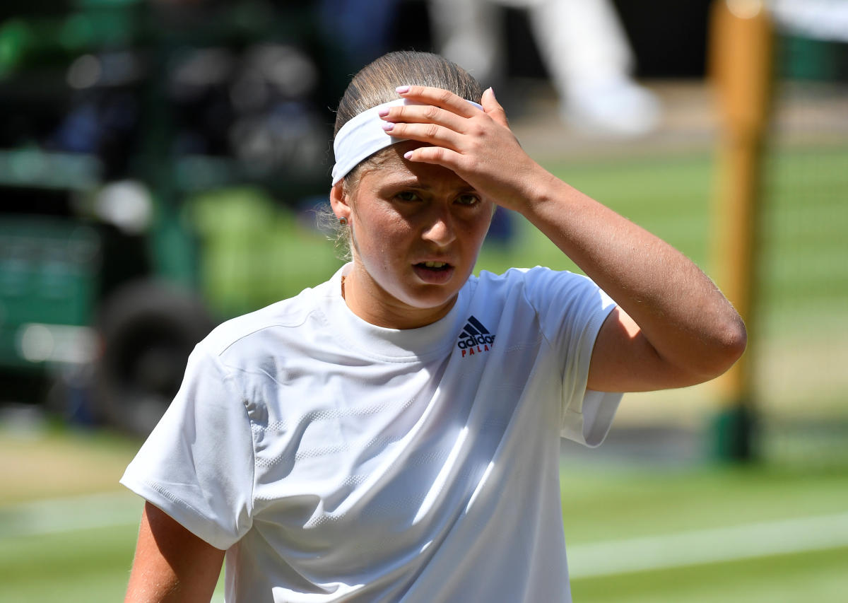 Ostapenko blames slow 'Centre Court'