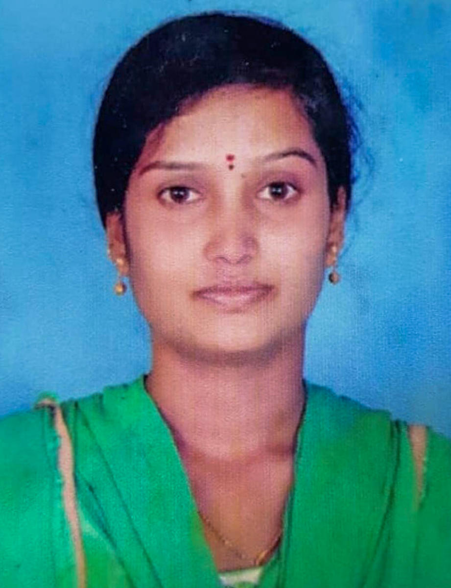 Man kills wife over affair, turns himself in to cops