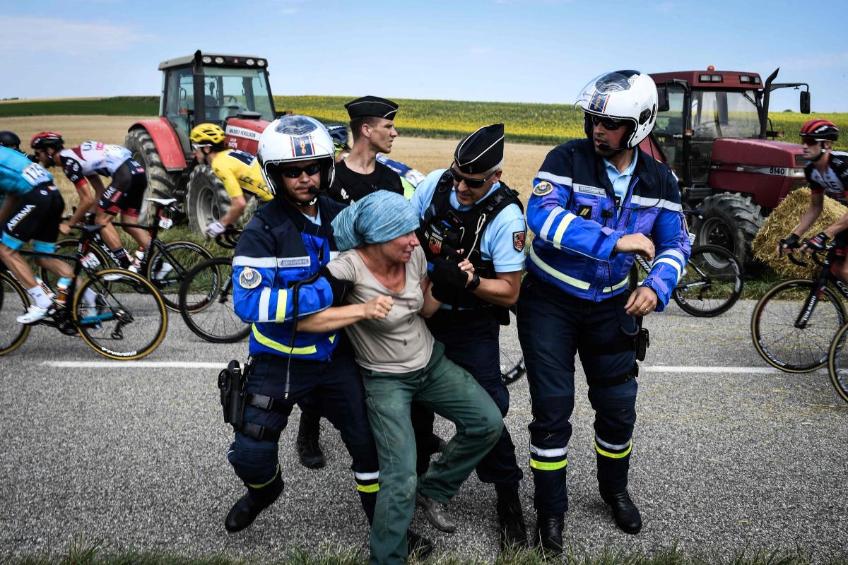 TdF restarts after farmers' protest