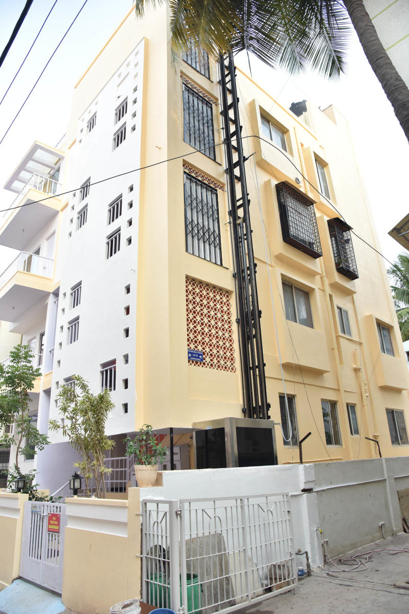 2 flat owners booked for painter's death in lift crash