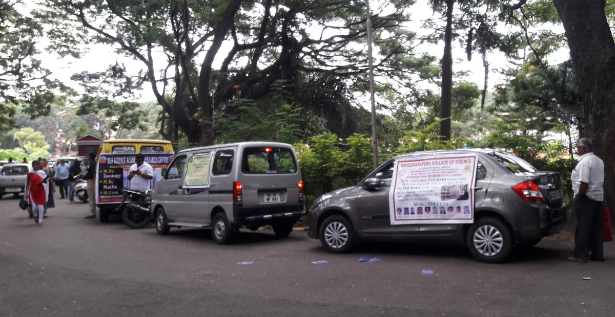 Pvt colleges drive into Central College to woo students