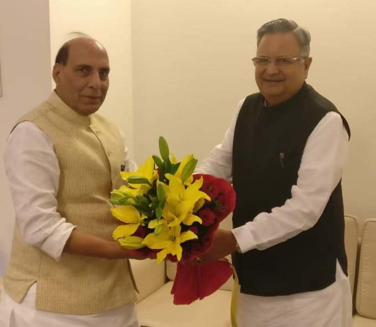 Raman Singh calls on Rajnath, Shah