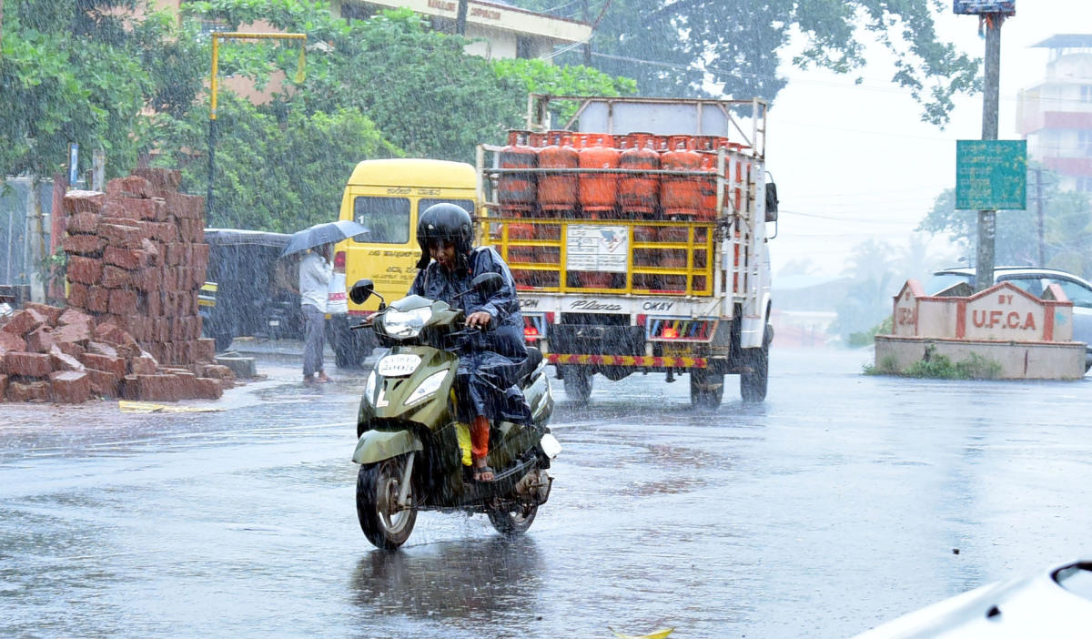 Holiday for schools, PU colleges in DK, Udupi