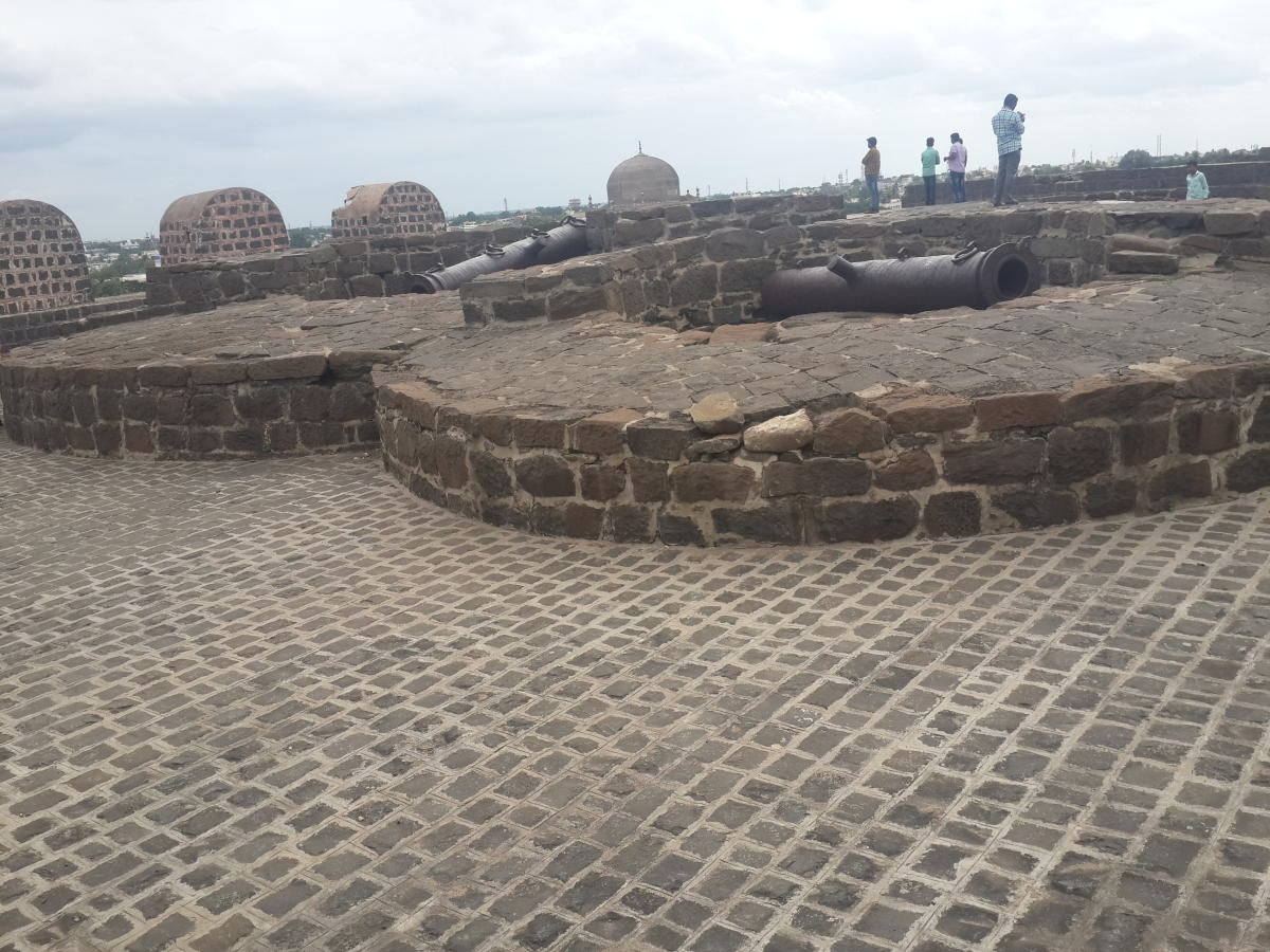 A beautiful fort on the verge of ruins