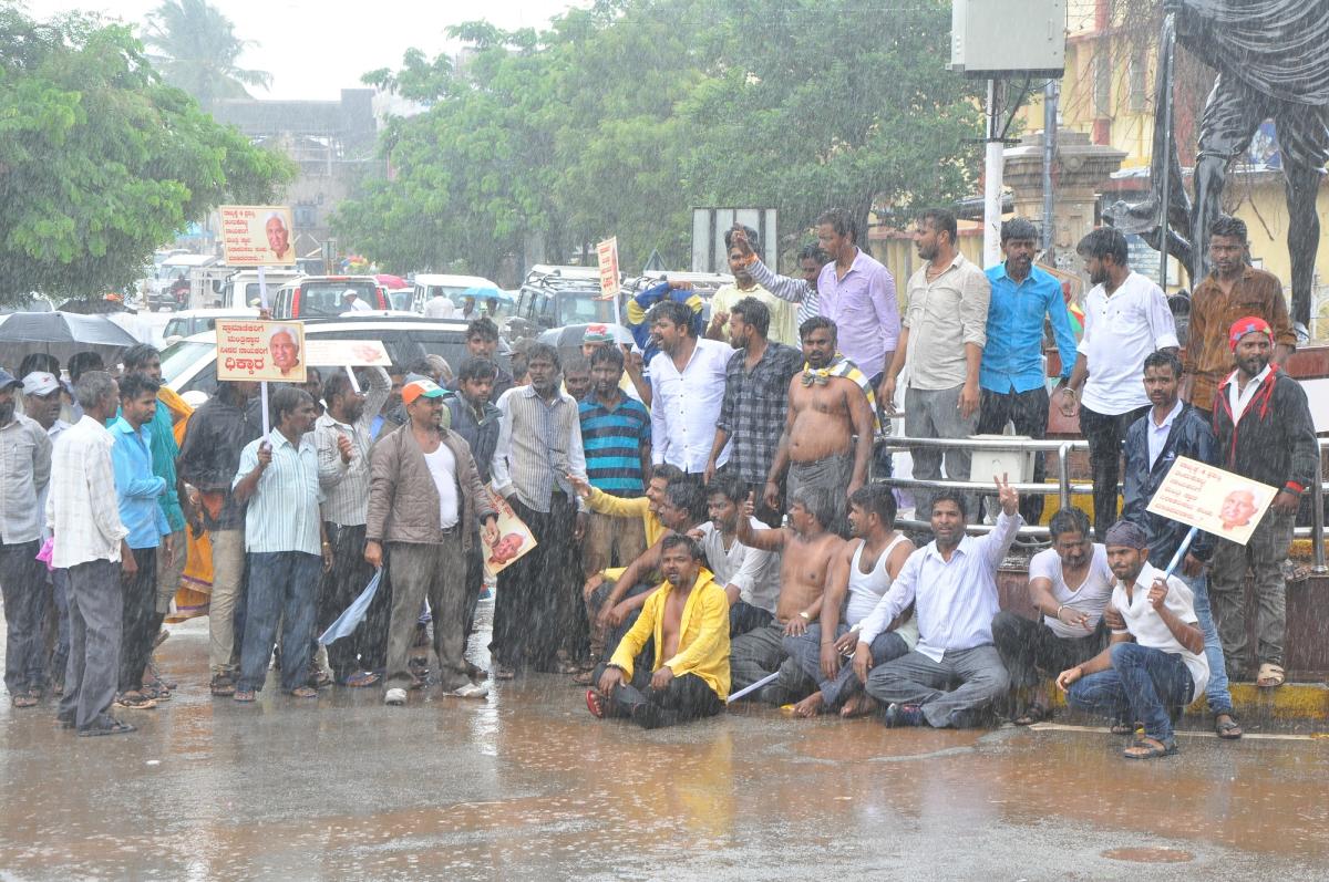 Cong MLAs form another group to counter rebels