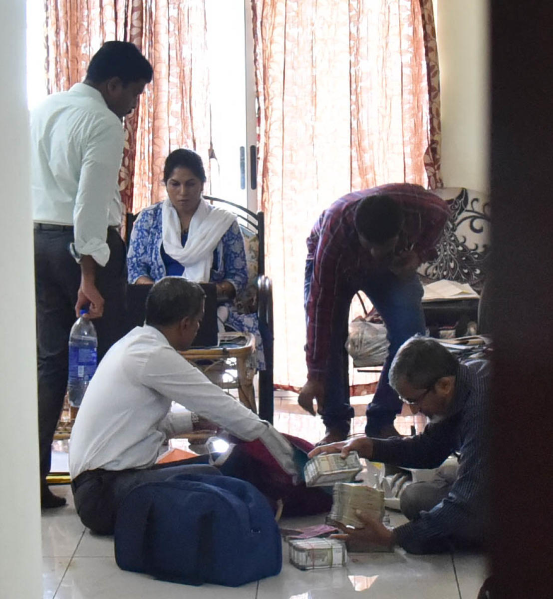 Rs 5 crore cash, 4 kg gold seized in raid on officials