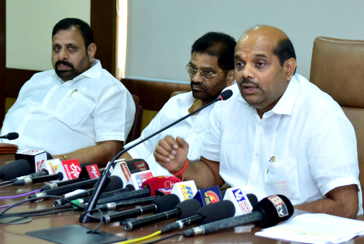 Govt to launch ‘Badavara Bandhu’ for street vendors