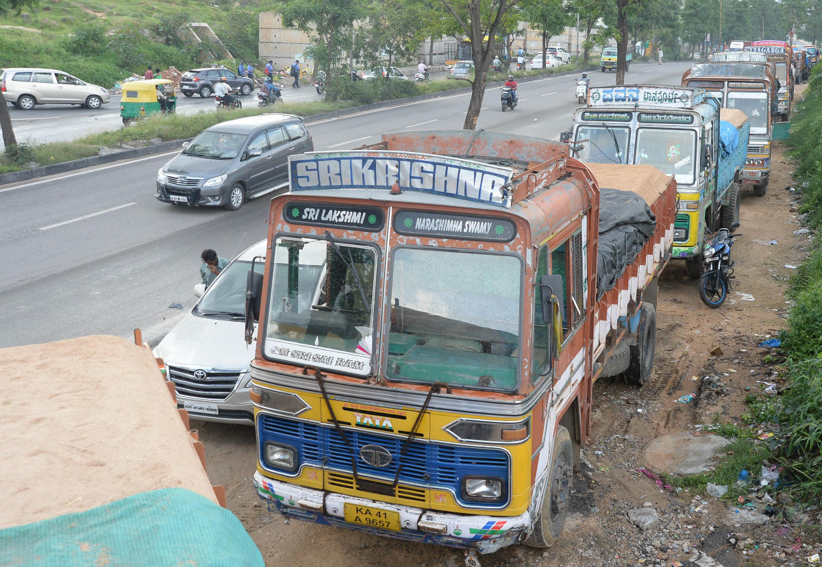 Division among truckers’ bodies takes steam off strike