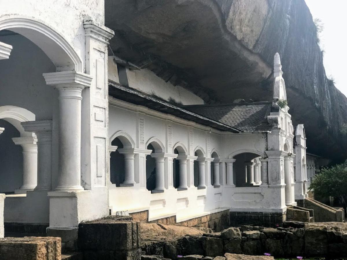Finding the Buddha in the caves of Dambulla