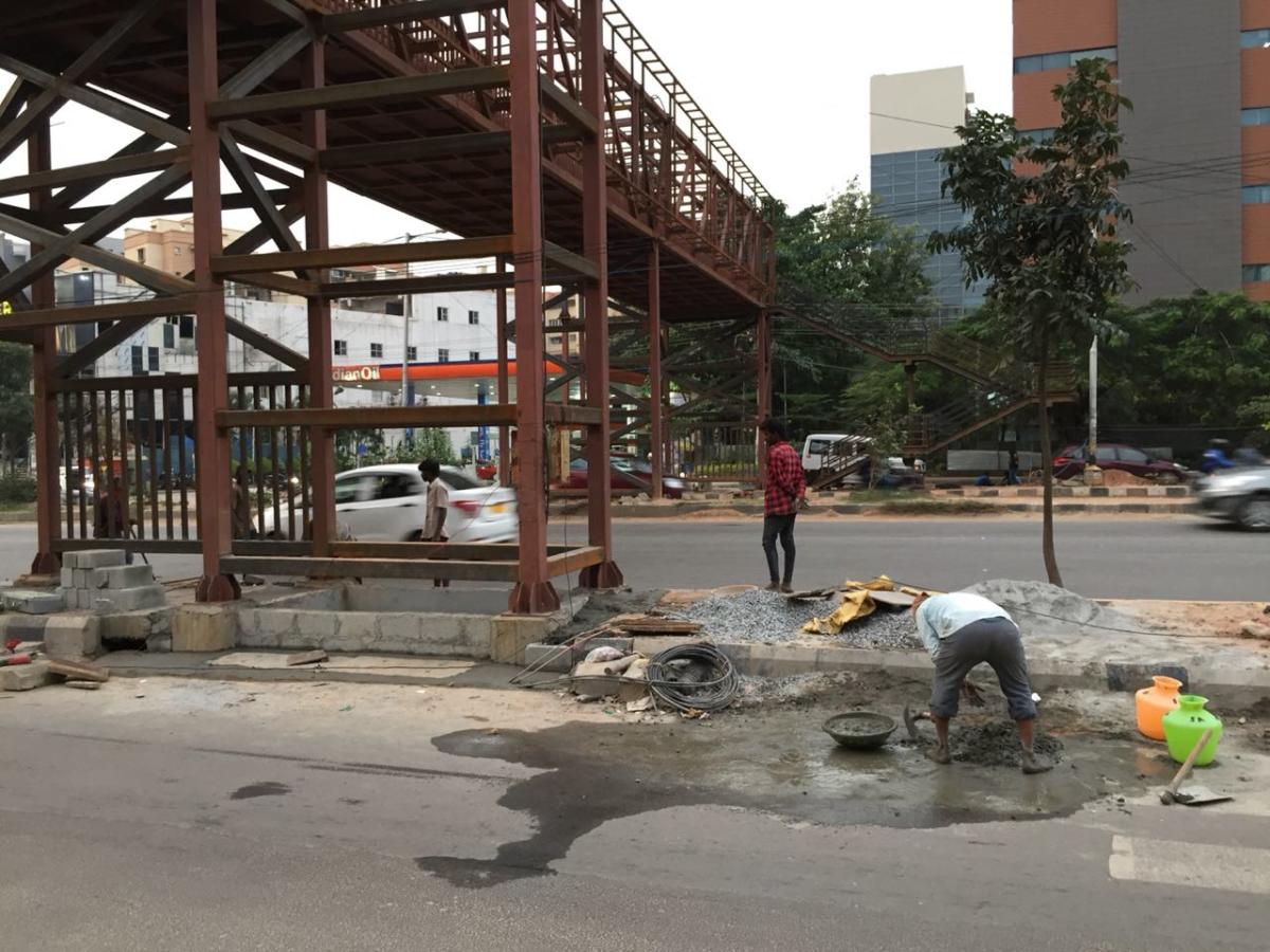 Residents start using incomplete skywalk