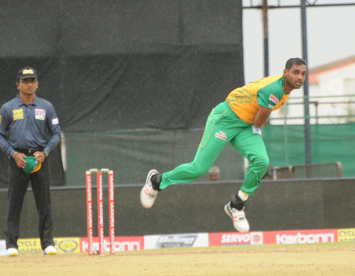 Paceman Mithun emerges costliest buy