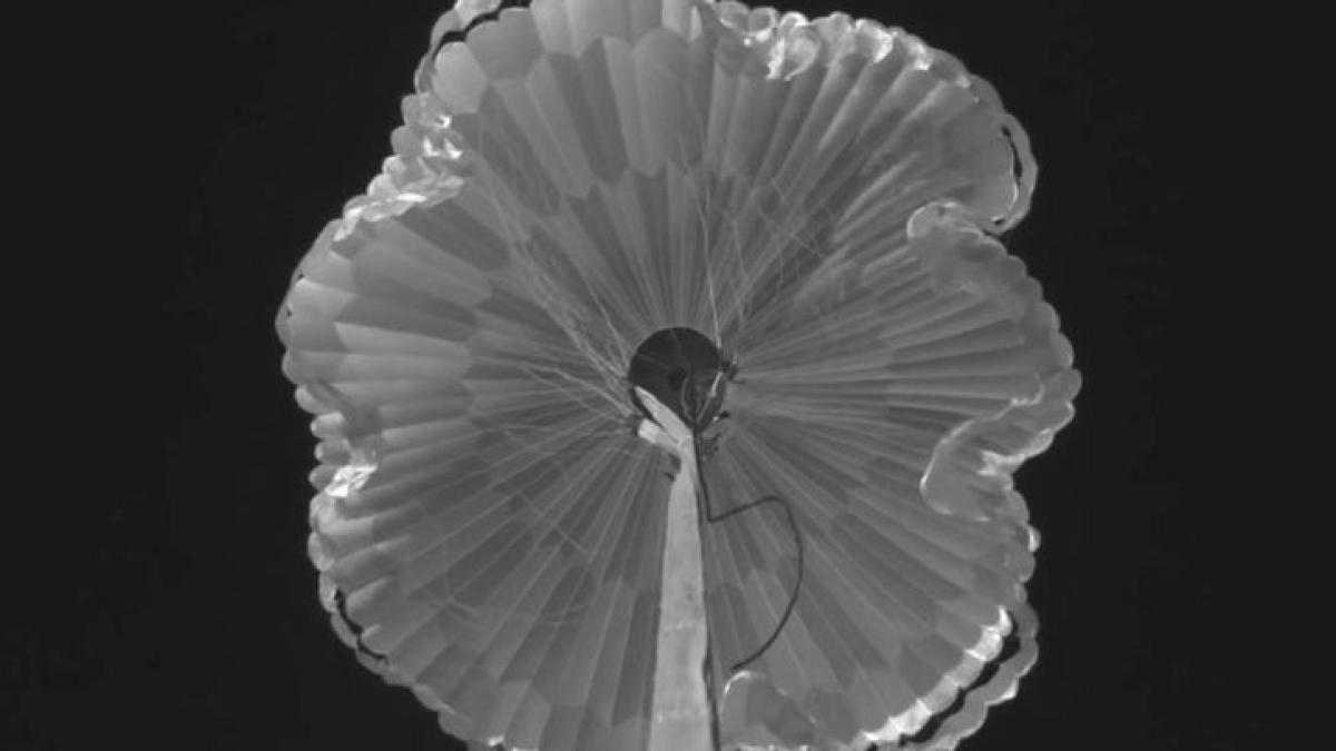 NASA sets record with 'supersonic' parachute for Mars