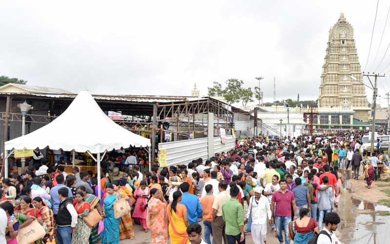  No guards at Chamundi Hill, make it a thoroughfare