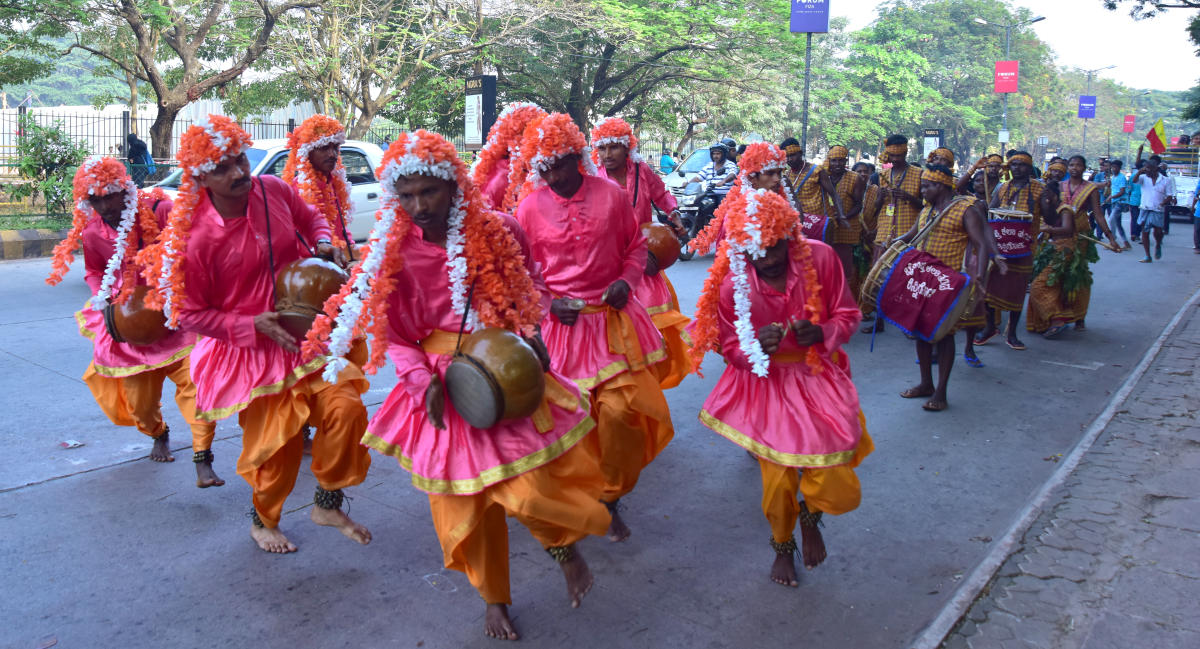 ‘1 cr each for 32 villages under Grama Vikasa’
