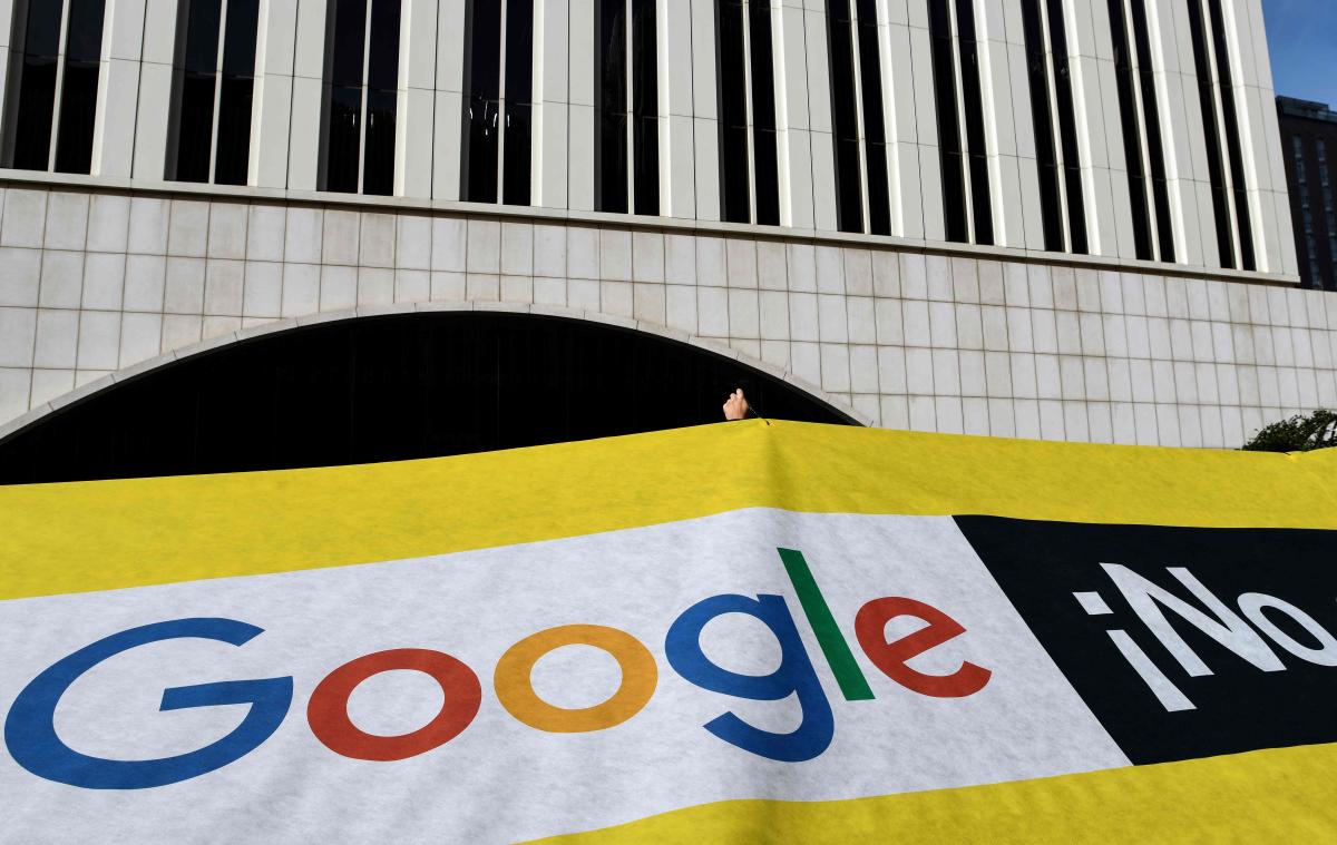 Google accused of manipulation to track users