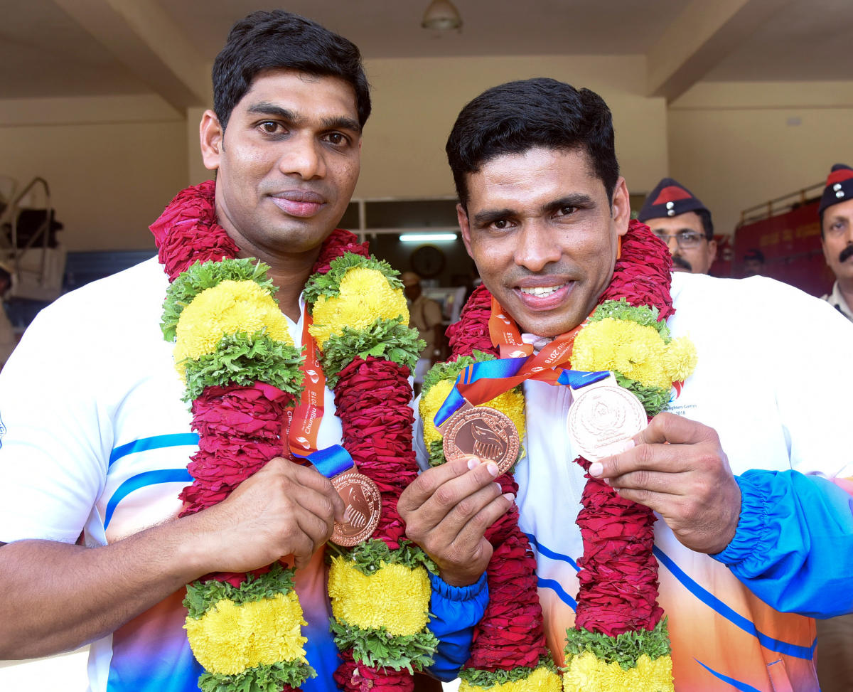 Sportsmen who won in S Korean event honoured