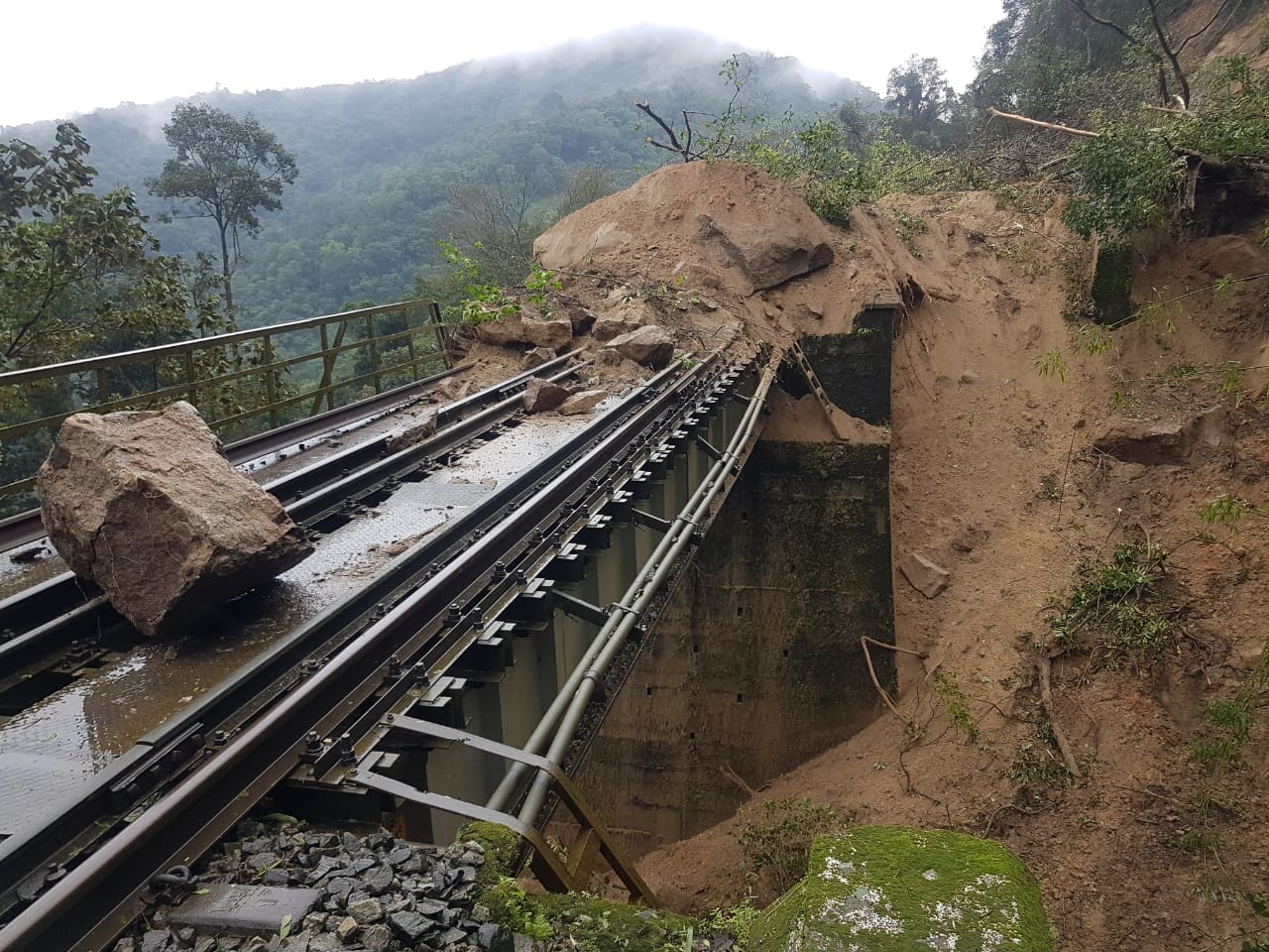 Boulders on rly tracks