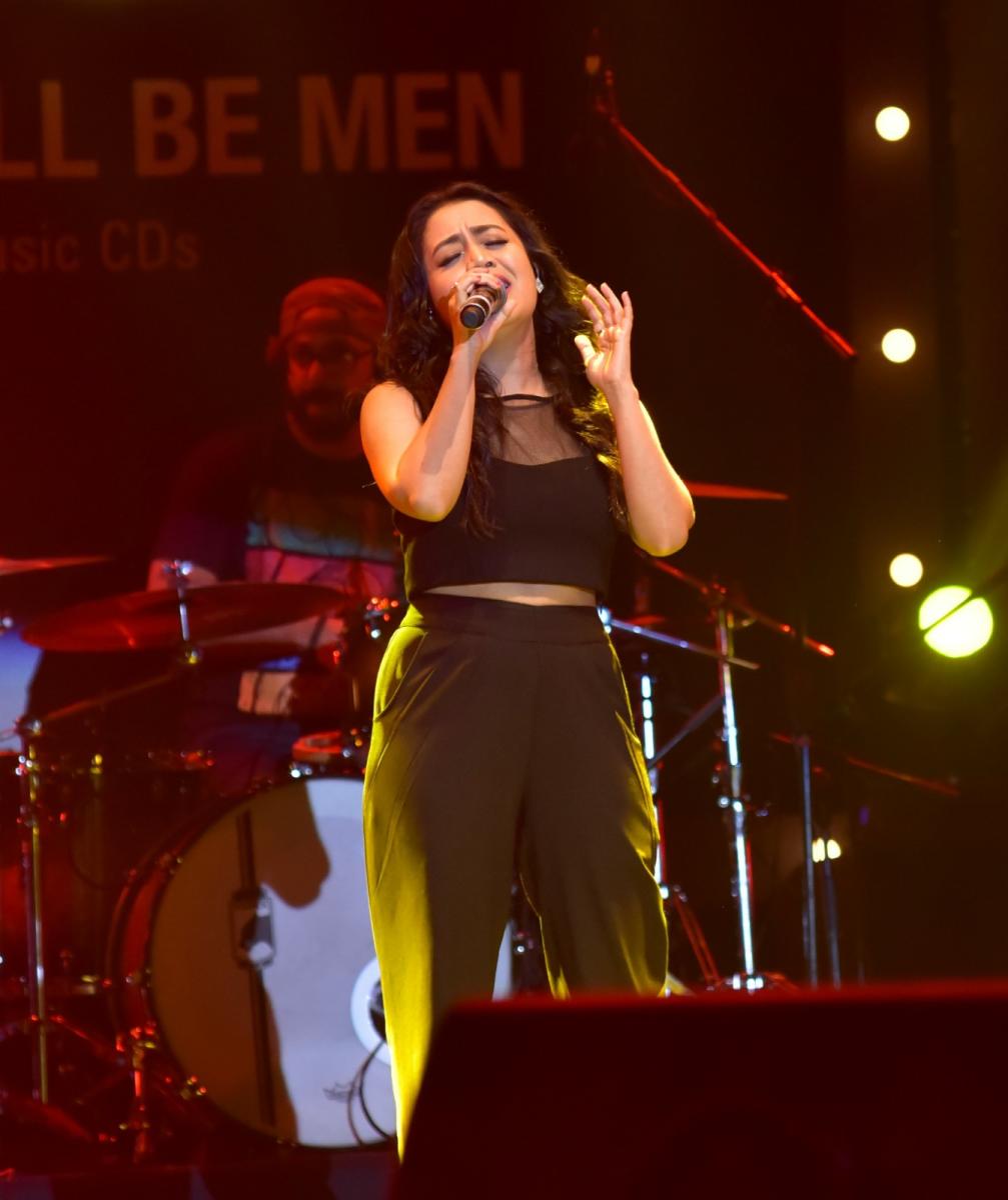 Recreating old songs a positive trend: Neha Kakkar