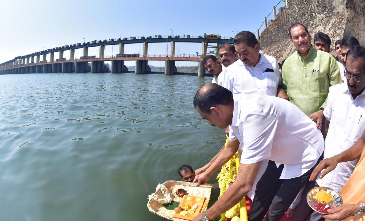 Bagina offered to Nethravathi at Thumbe dam
