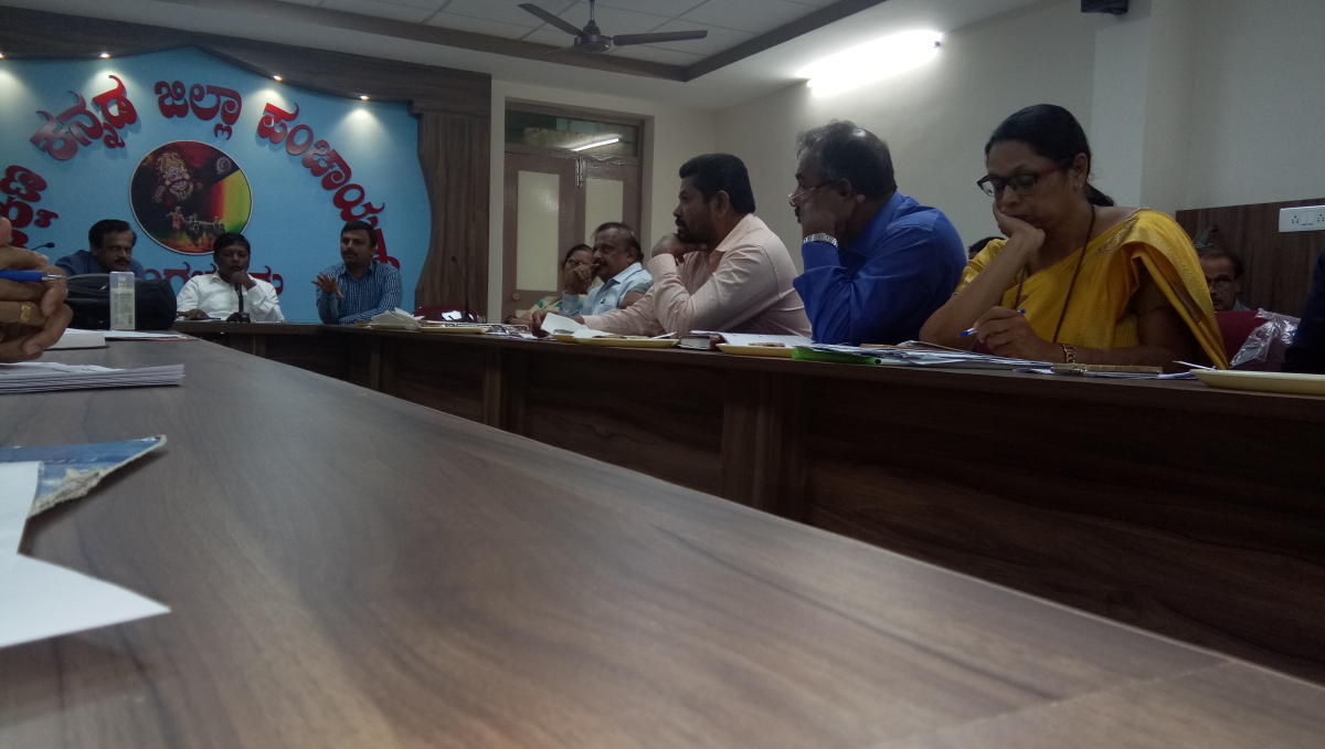 Senthil tells officials to set up team to tackle KFD