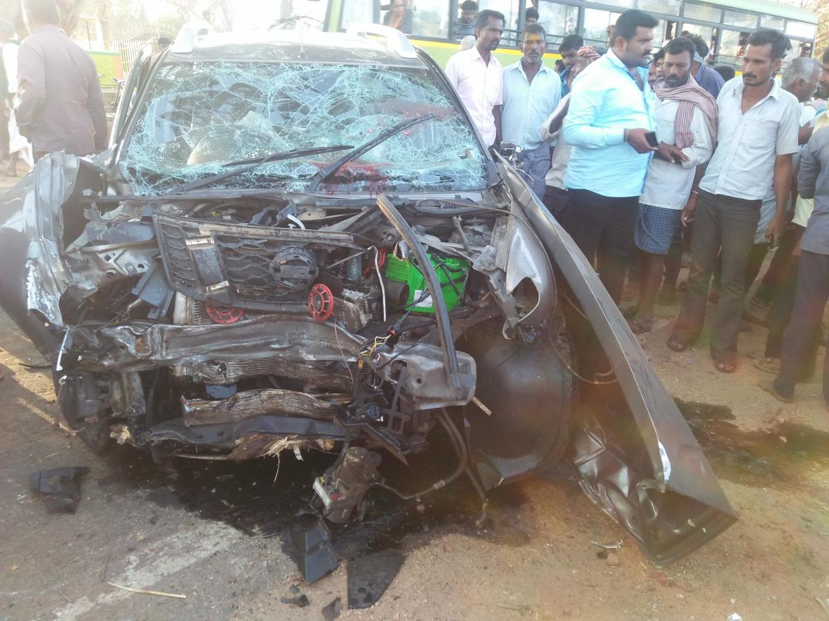 4 killed as car driven by contractor runs over family